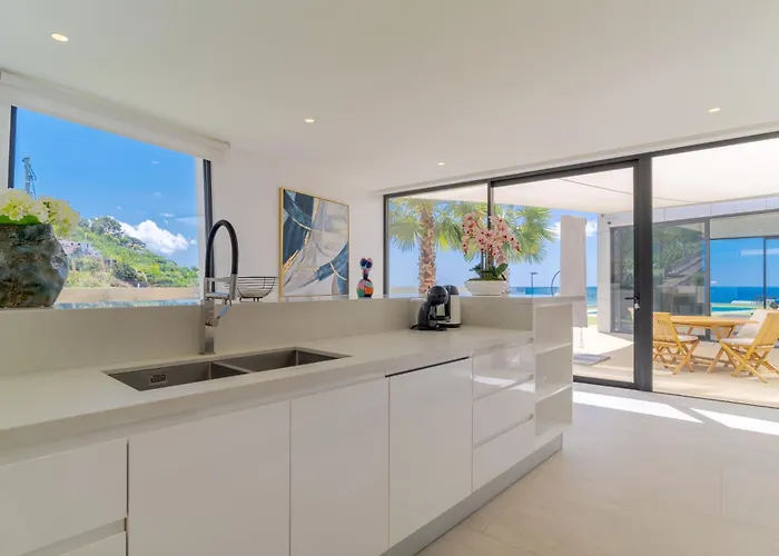 Luxury Diamond House By Madeira Vila *