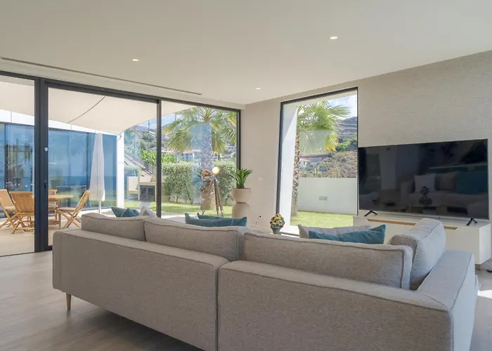 Luxury Diamond House By Madeira Vila